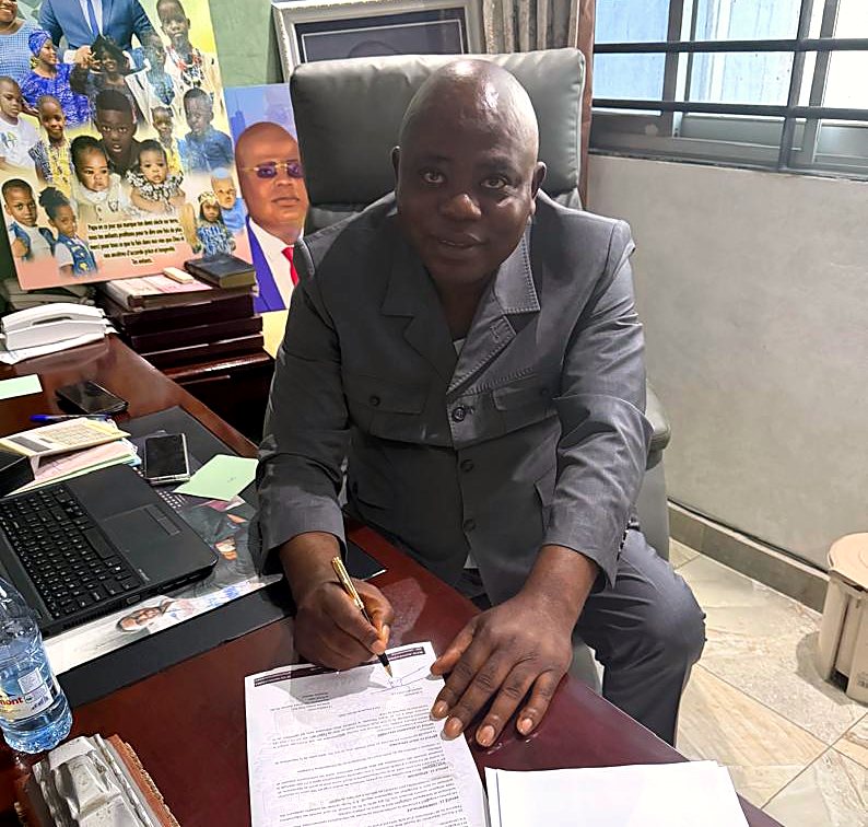 Signature of the International Development Mandate